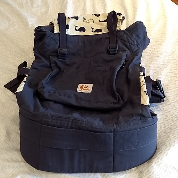 ergobaby whale